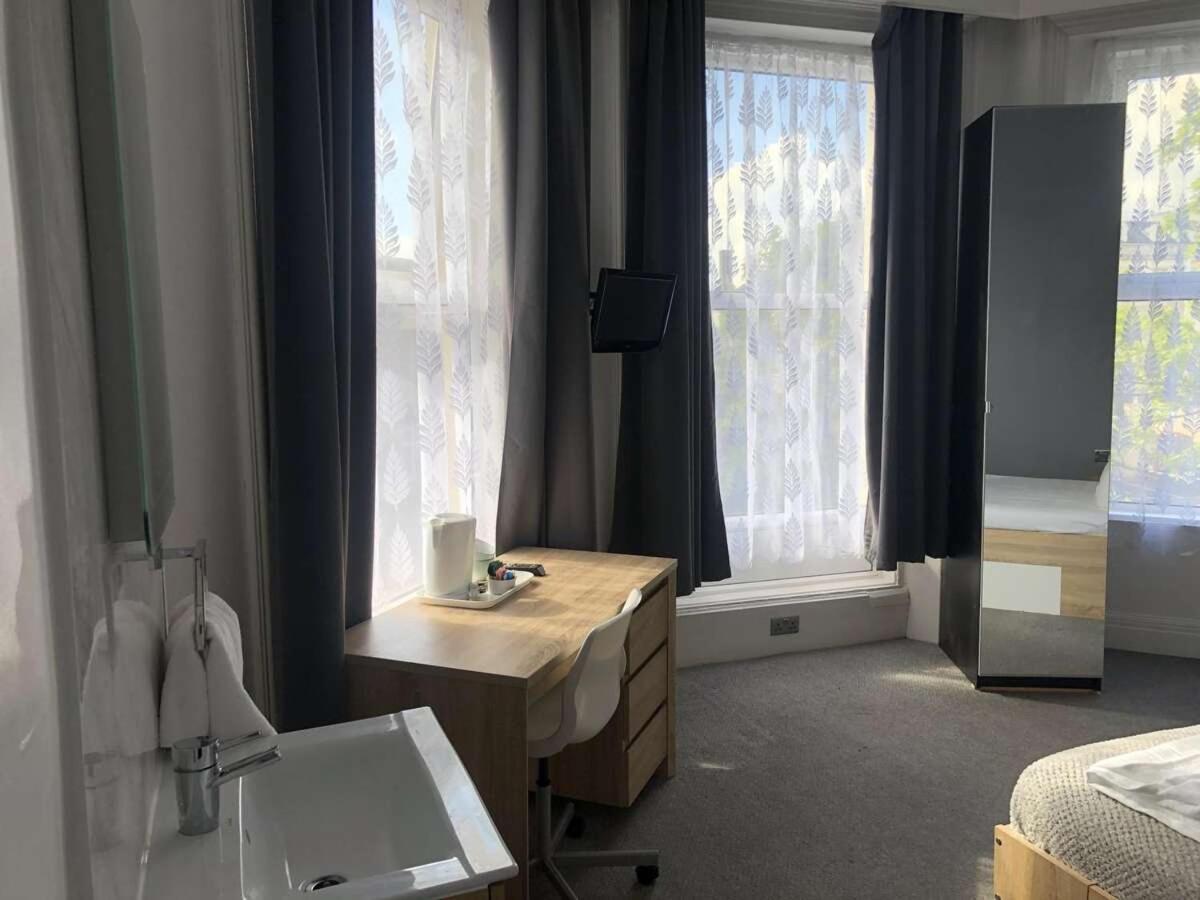 Crystal Beach Hotel Bournemouth Esterno foto